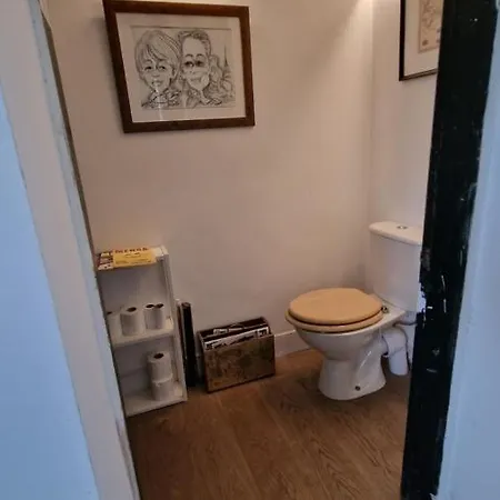 3 Bedroom Country Family Near