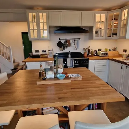 3 Bedroom Country Family Near